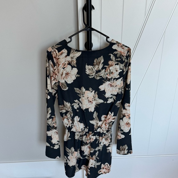 Lulu’s romper - Picture 3 of 4